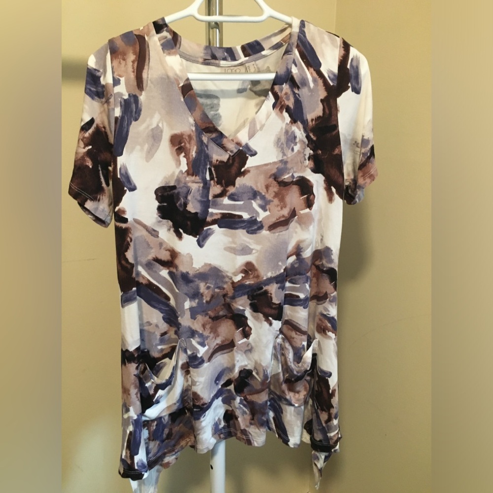 Logo short sleeve all over printed top.